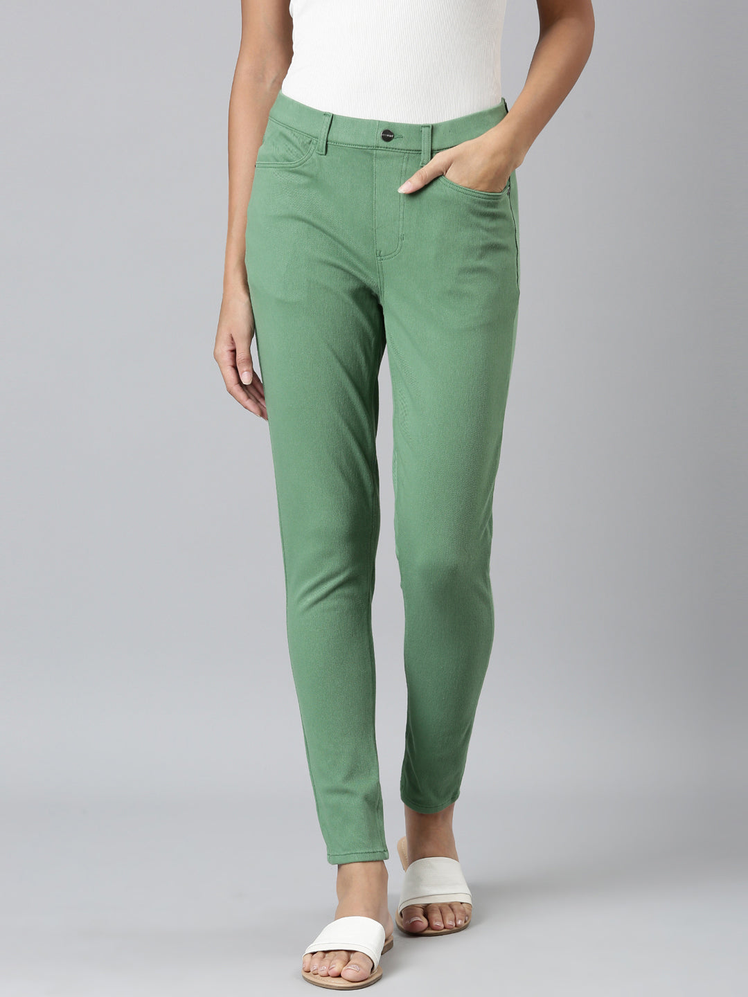 Women Solid Emerald Green Super Stretch Jeggings