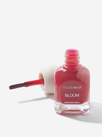 Studiowest Bloom Creme Red- 04 Hibiscus Nail Colour - 9 ML