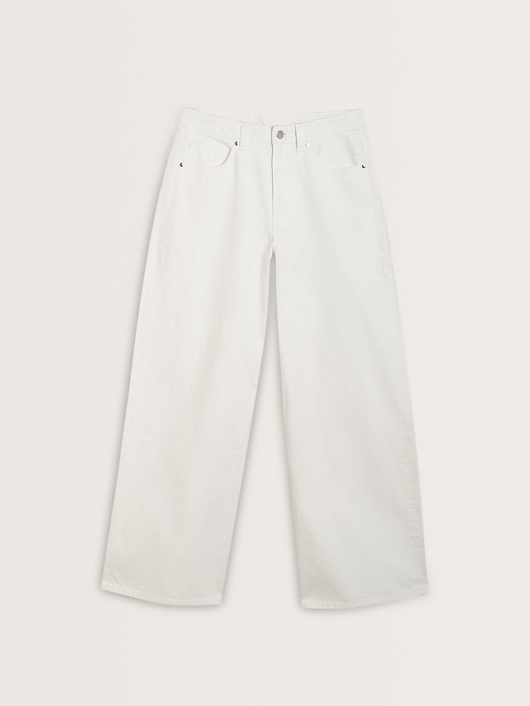 Nuon White Straight - Fit High - Rise Jeans