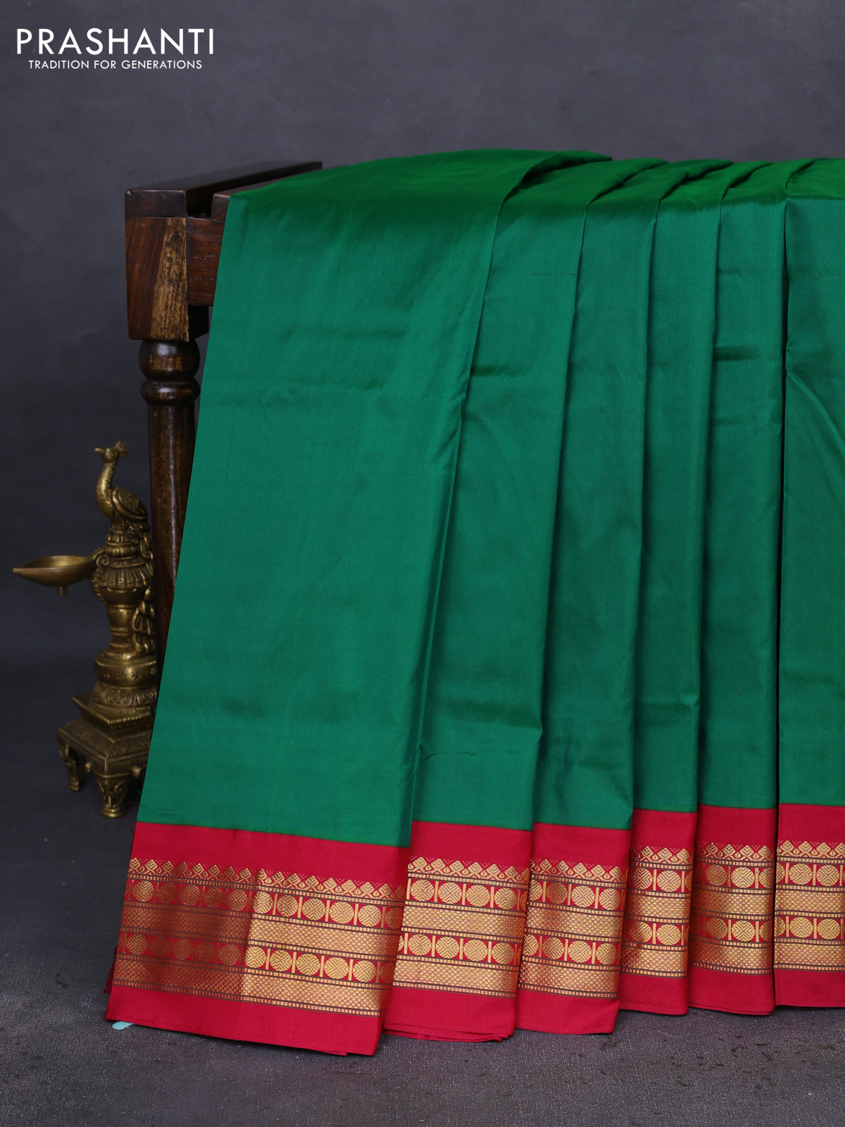 10 Yards silk saree green and dark magenta pink with plain body and zari woven border
