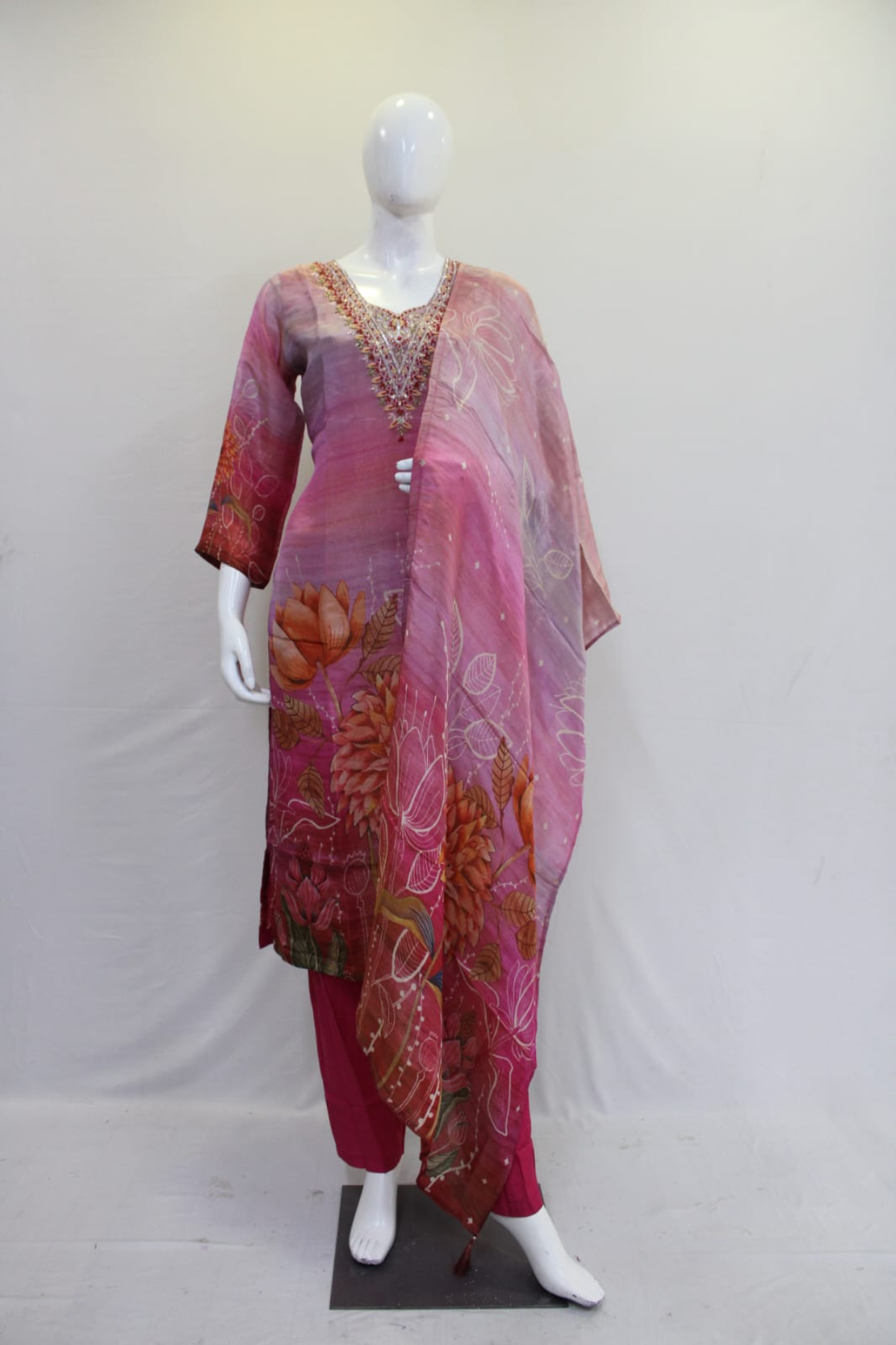 Elegant Kurti With Jarkan