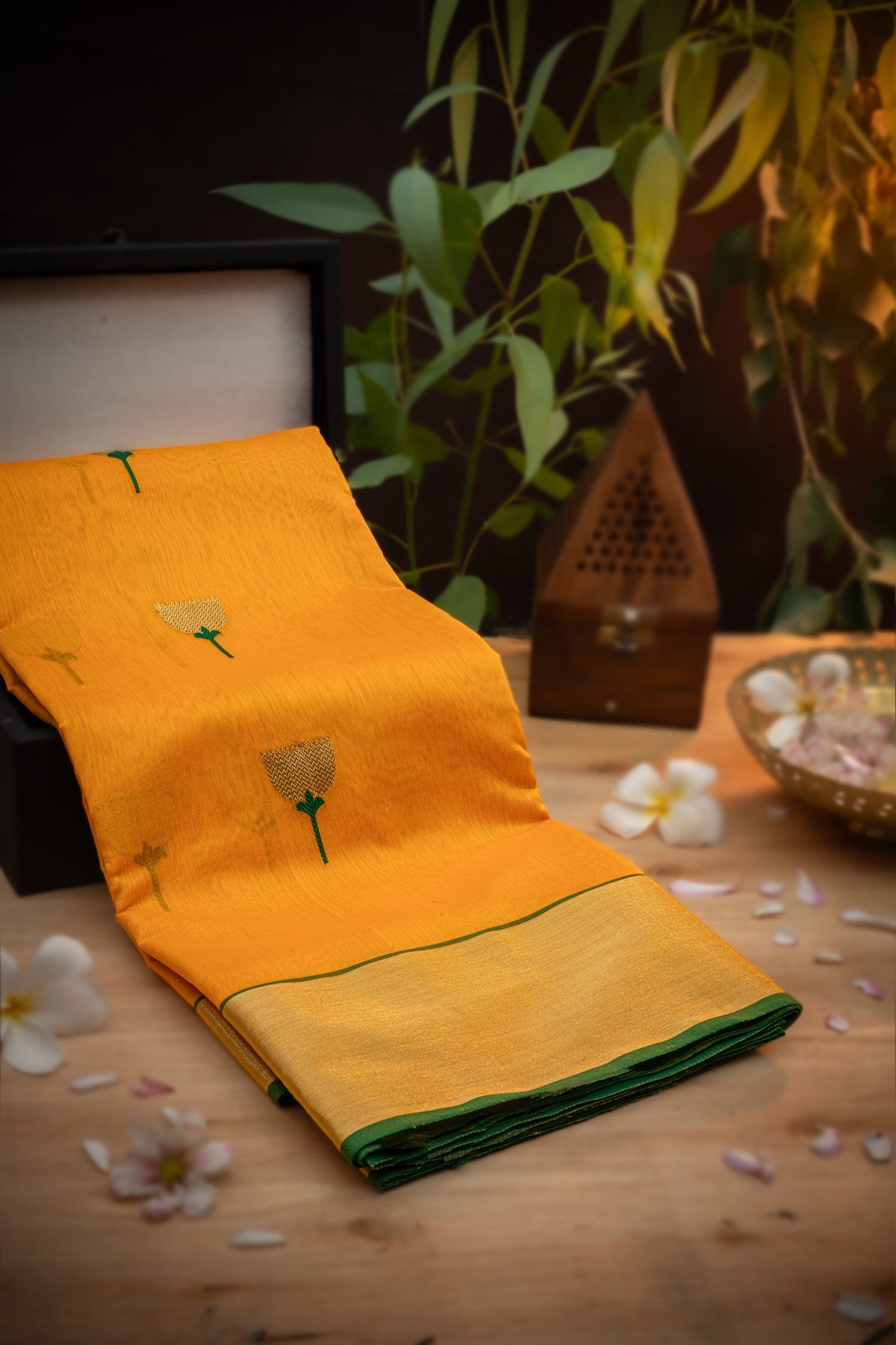 Varamahalakshmi Yellow & Green Chanderi Motifs Saree